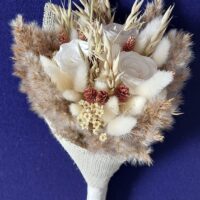 1000035225 bouquet à tendance blanc / taupe (ID : 1870)