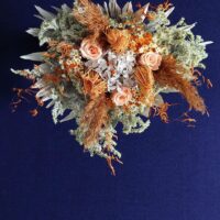 1000035226 bouquet à tendance orangé/vert pâle/ blanc (ID : 1871)